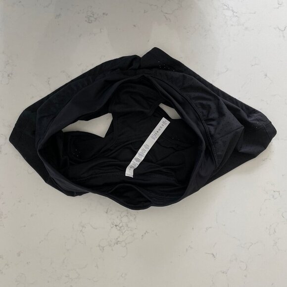 Lululemon Final Lap 2.5" Perforated Fabric Mid Rise 4 Way Stretch Shorts Black 8 - Picture 6 of 10